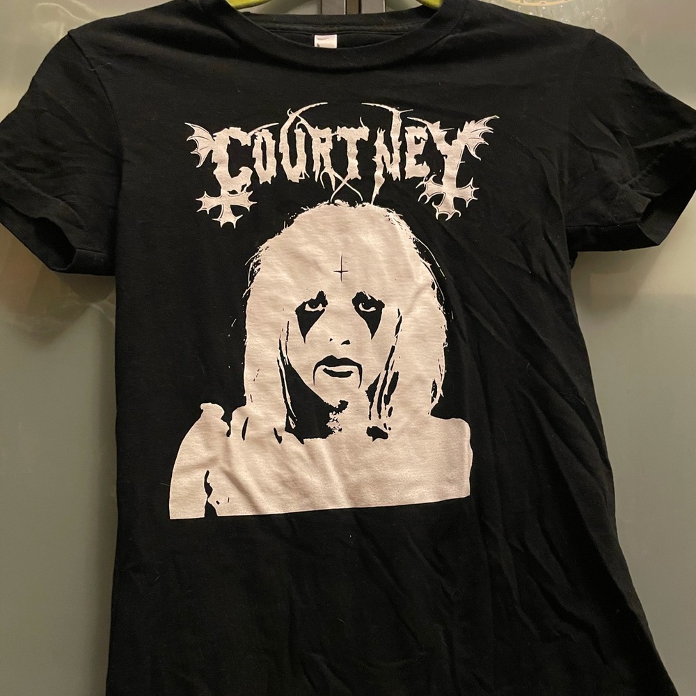 ⚔️ Courtney Love black metal tee ⚔️
